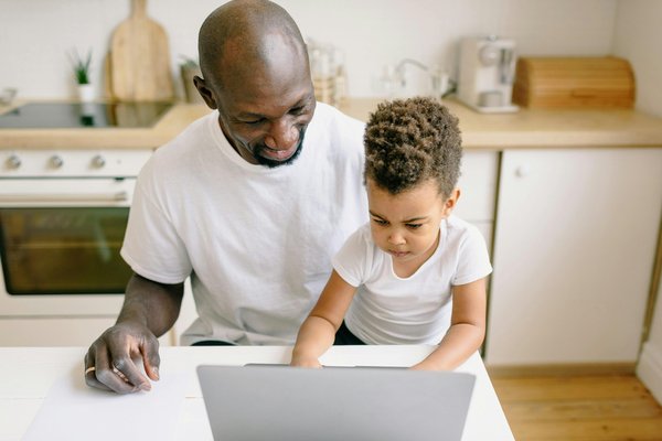 Formation petit enfance en ligne : devenez un professionnel encadrant accessible