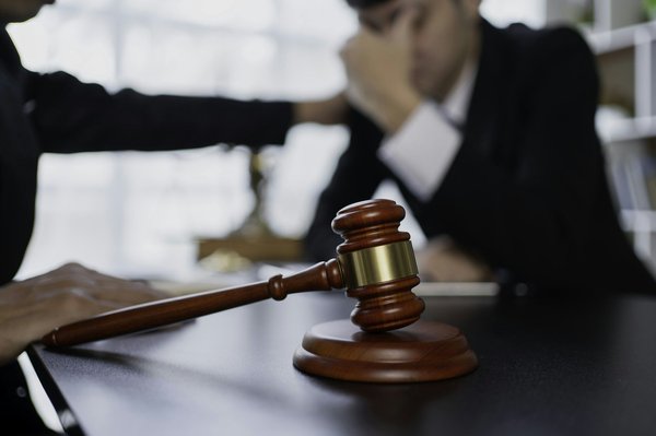 Services d'huissier ou commissaire de justice à Paris 10 : Expertise et disponibilité