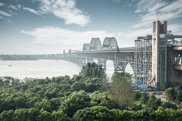 Pourquoi engager une entreprise en travaux pour habitation en Suisse ?